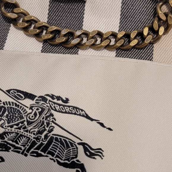 Burberry Prorsum Black Vinyl Patent Trench Coat with Gold Buttons. Size US 2 - Picture 13 of 16